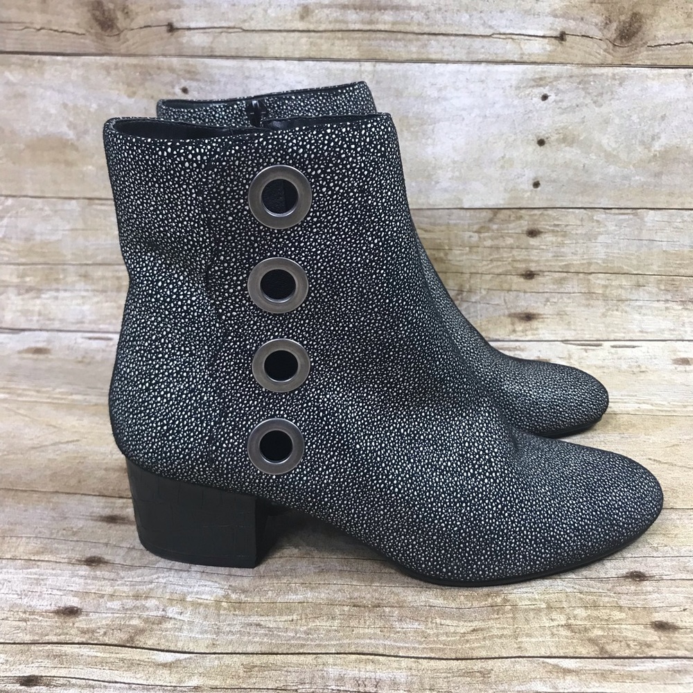 [LOGO] Polly Ankle Boots Grommet Detail